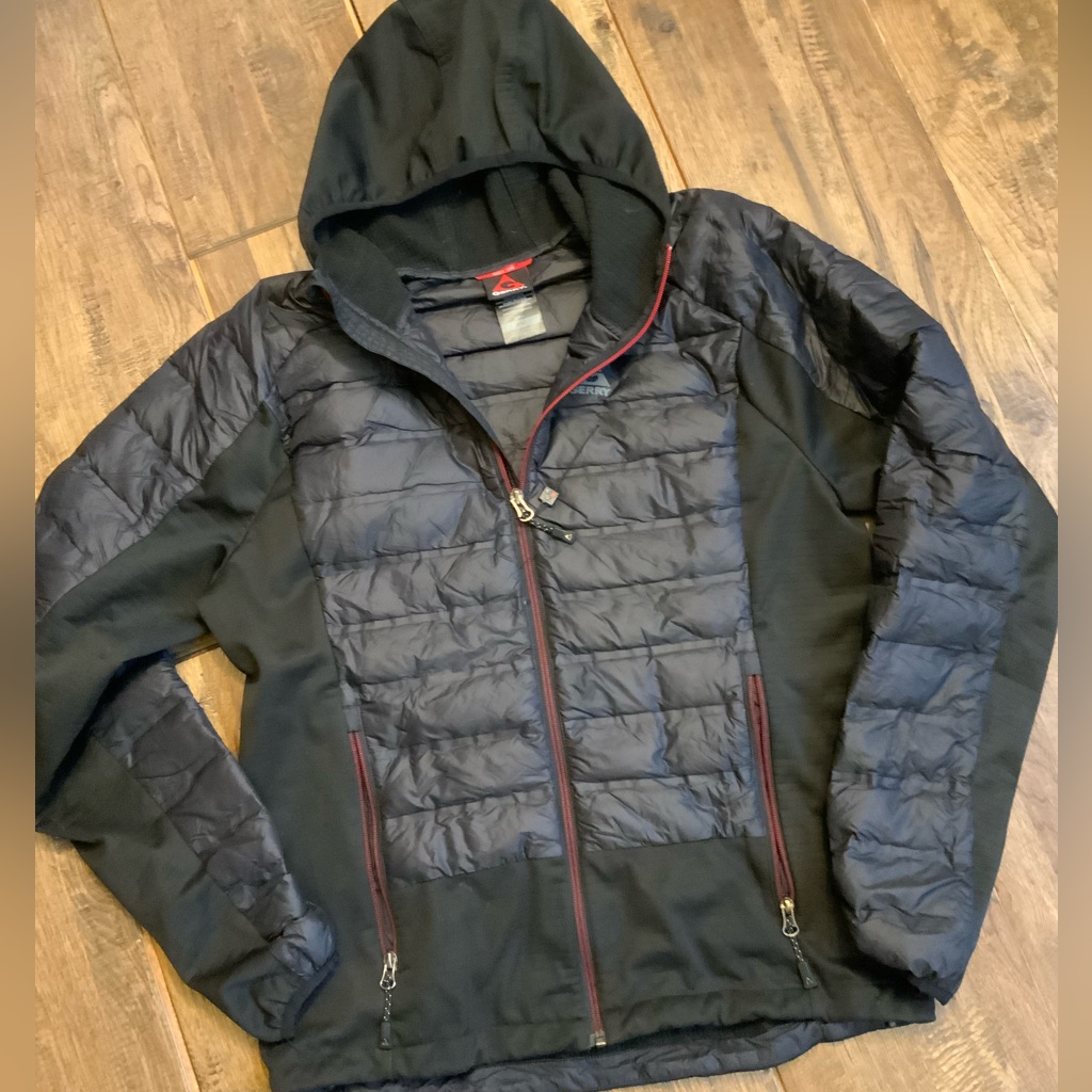 Gerry Men’s Hooded Puffer With Power Fill 650. Size M